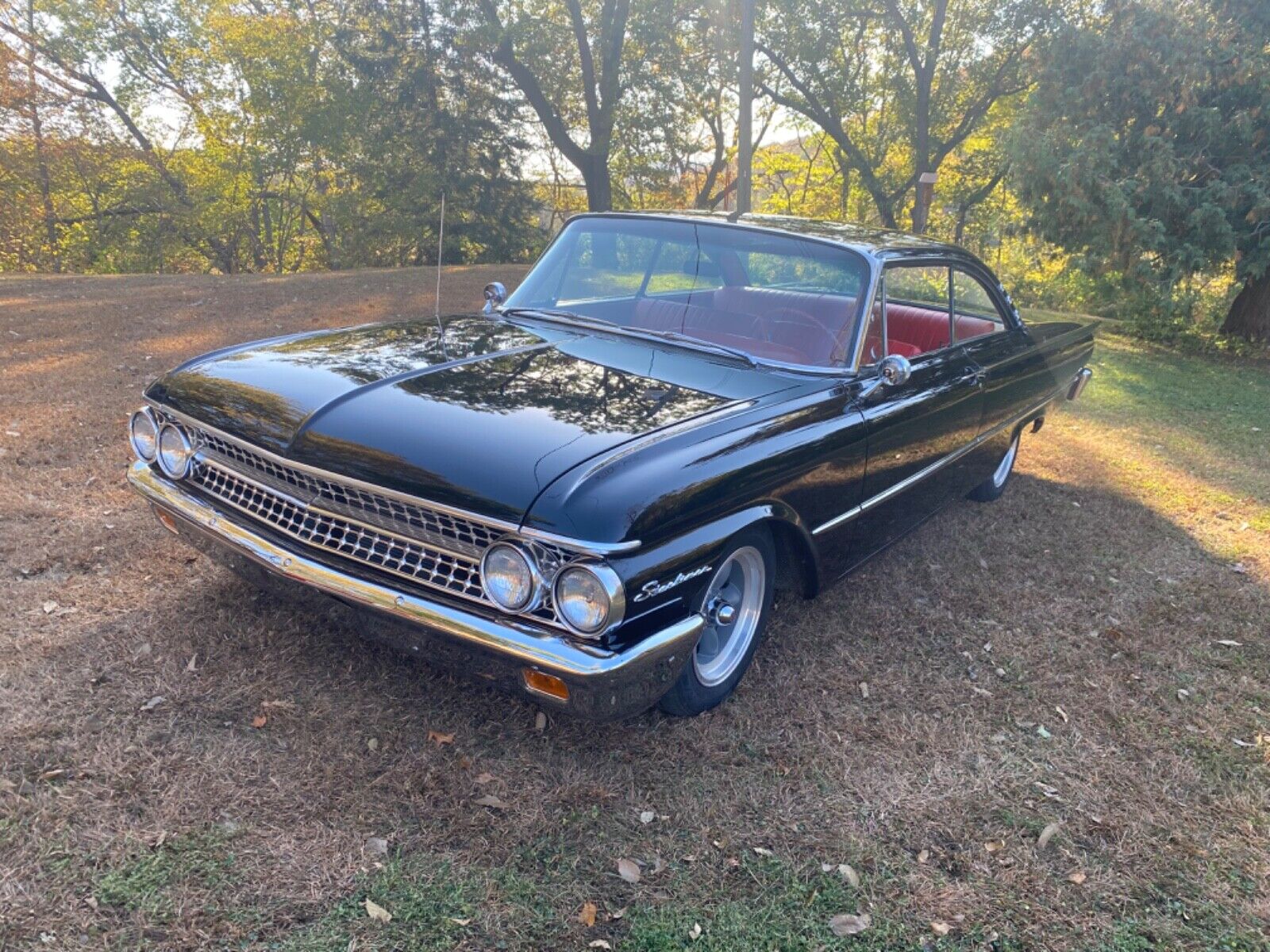 Ford-Galaxie-Coupe-1961-1