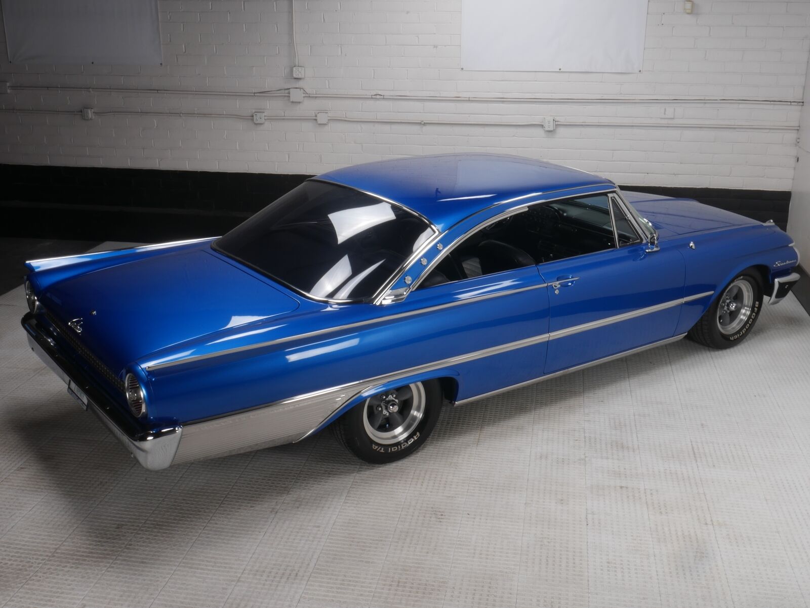 Ford-Galaxie-Starliner-Coupe-1961-8