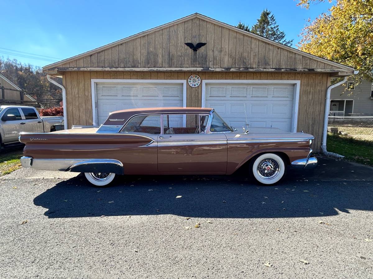 Ford-Galaxy-500-1959-3