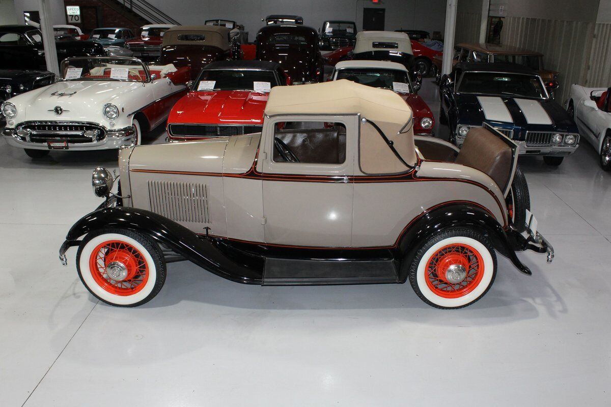 Ford-Model-18-Coupe-1932-11