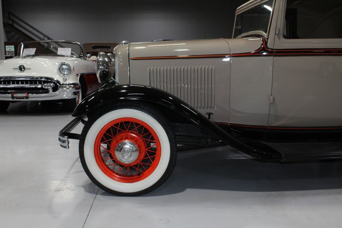 Ford-Model-18-Coupe-1932-20