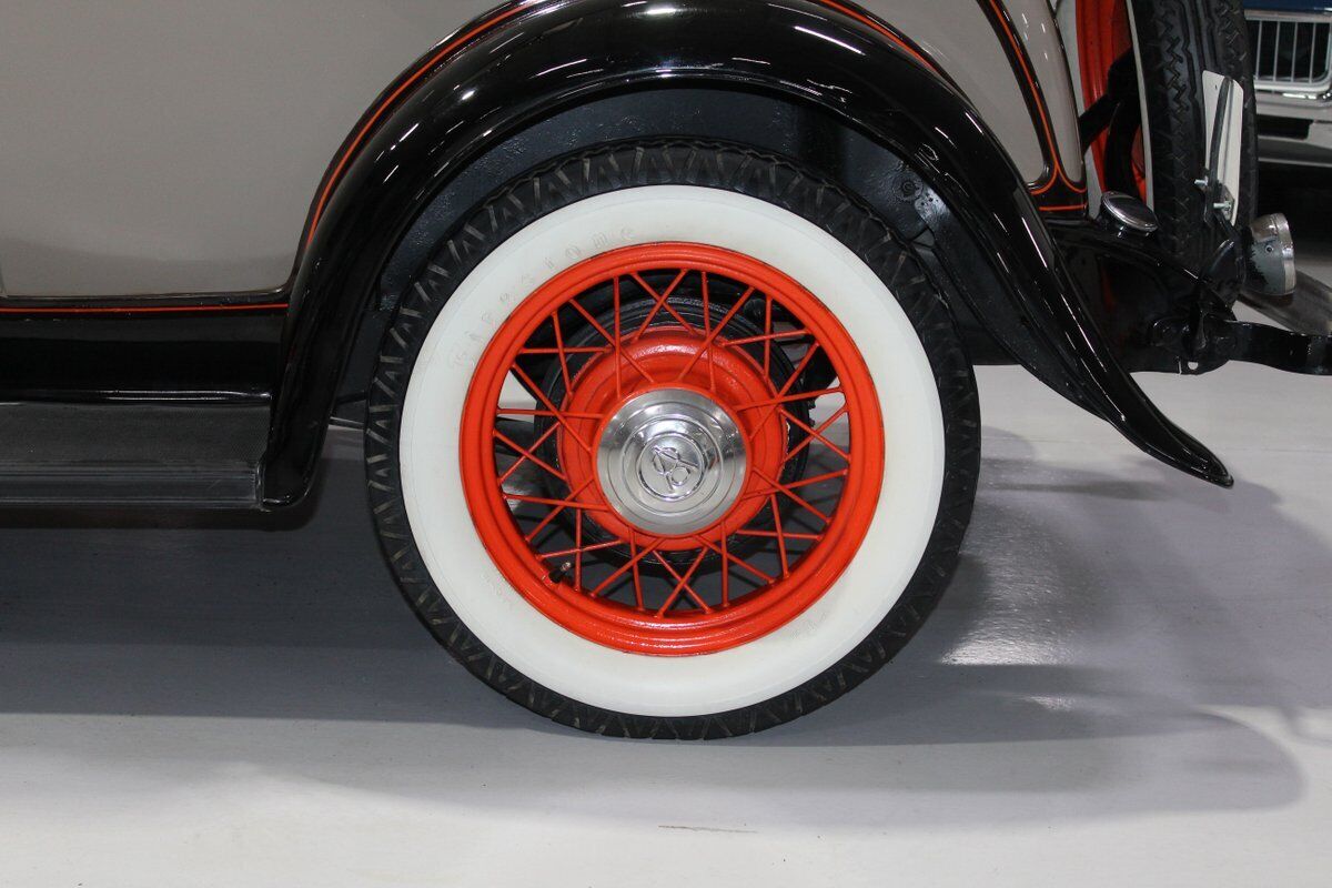 Ford-Model-18-Coupe-1932-23