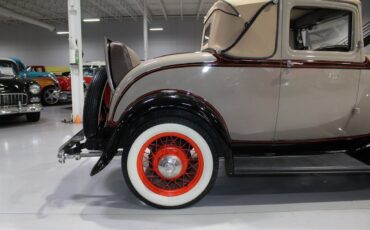 Ford-Model-18-Coupe-1932-24