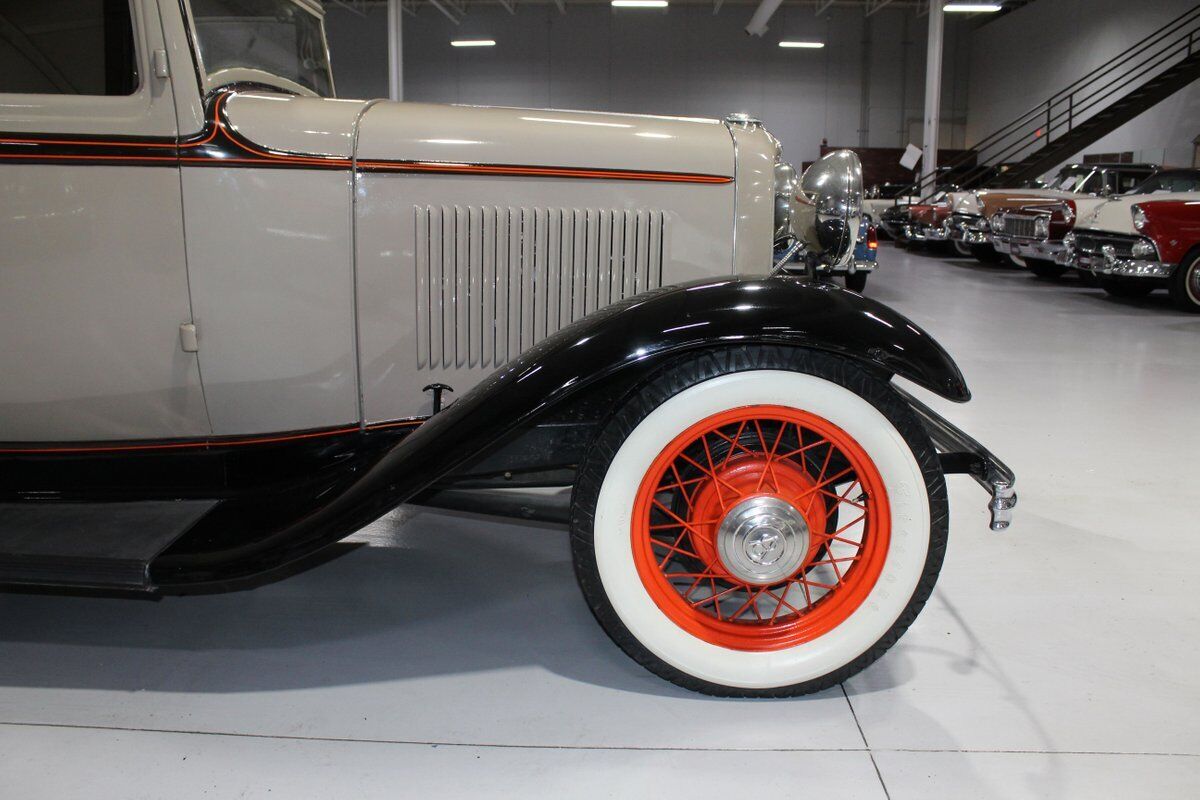 Ford-Model-18-Coupe-1932-26