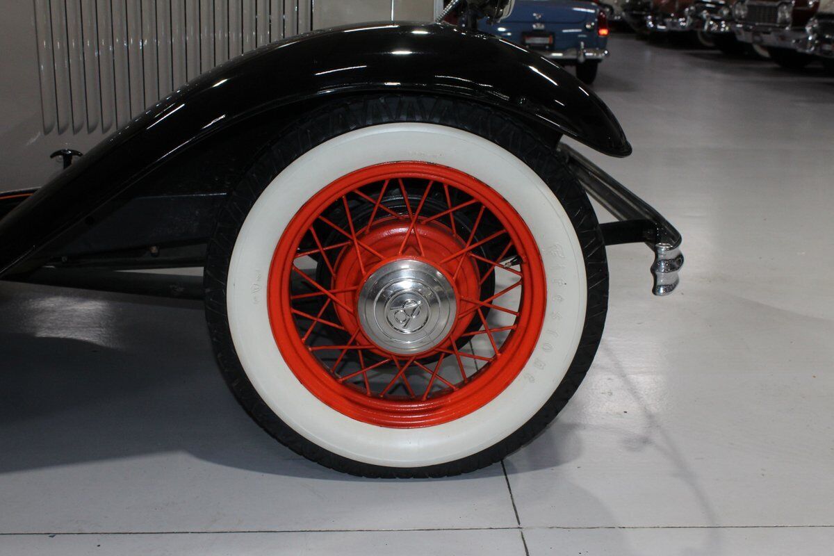 Ford-Model-18-Coupe-1932-27