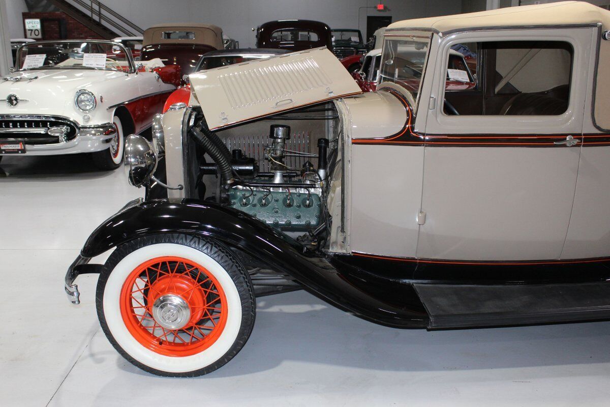 Ford-Model-18-Coupe-1932-31