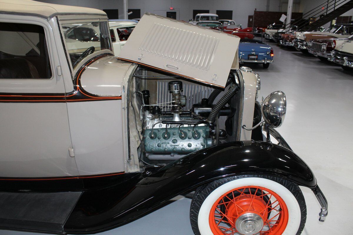 Ford-Model-18-Coupe-1932-33