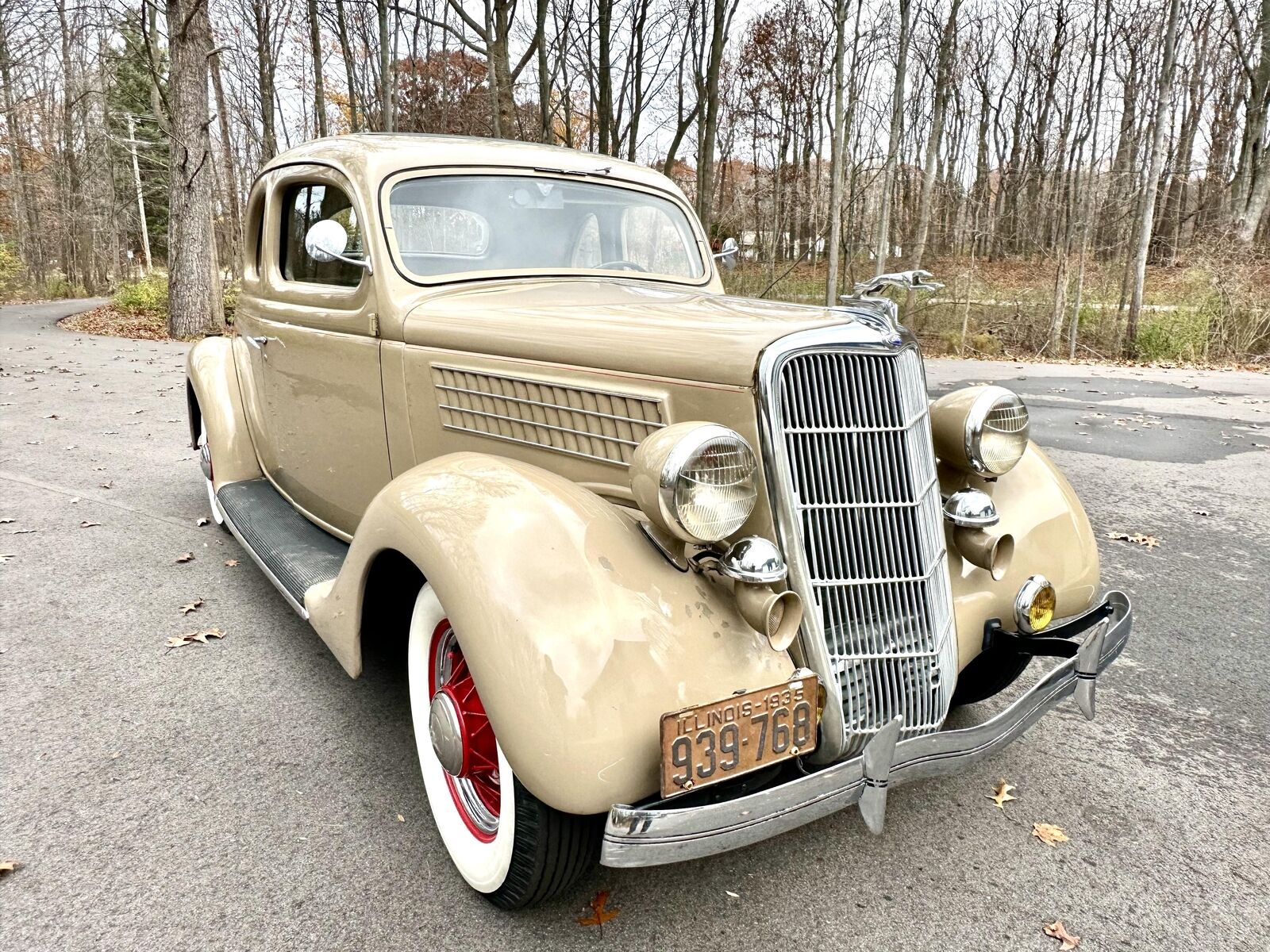 Ford-Model-48-Deluxe-1935-10