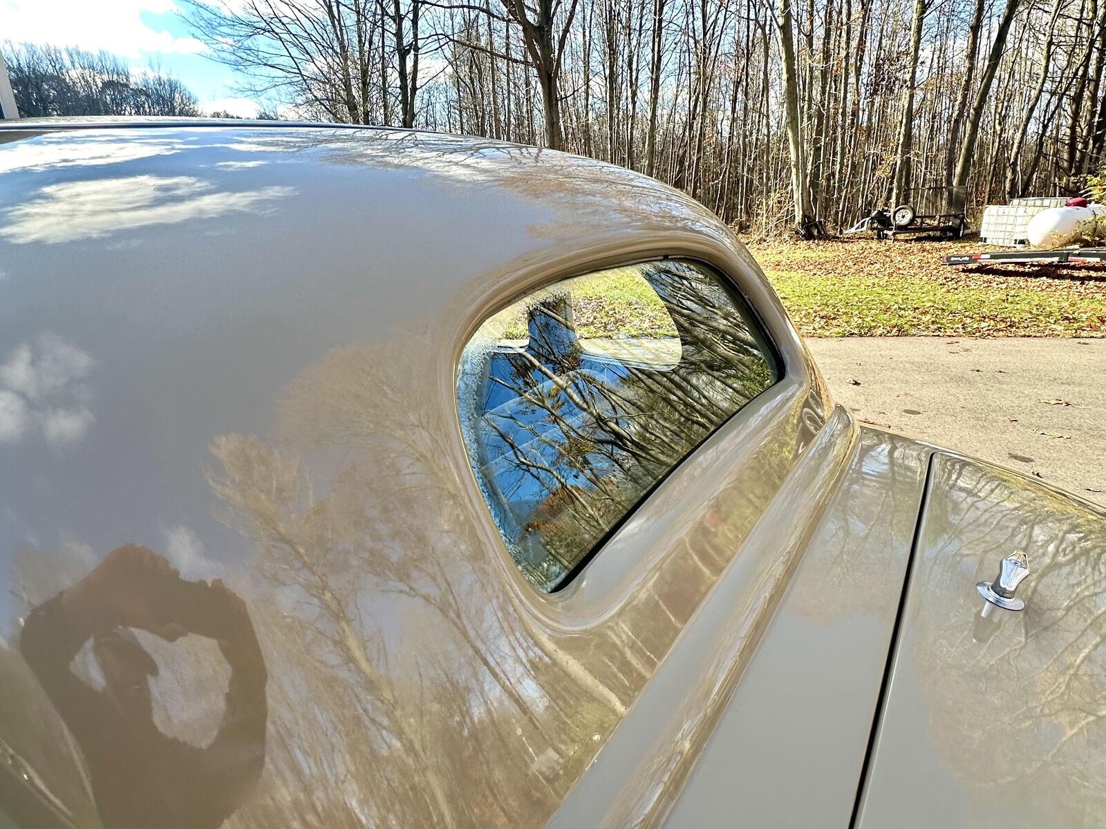 Ford-Model-48-Deluxe-1935-33