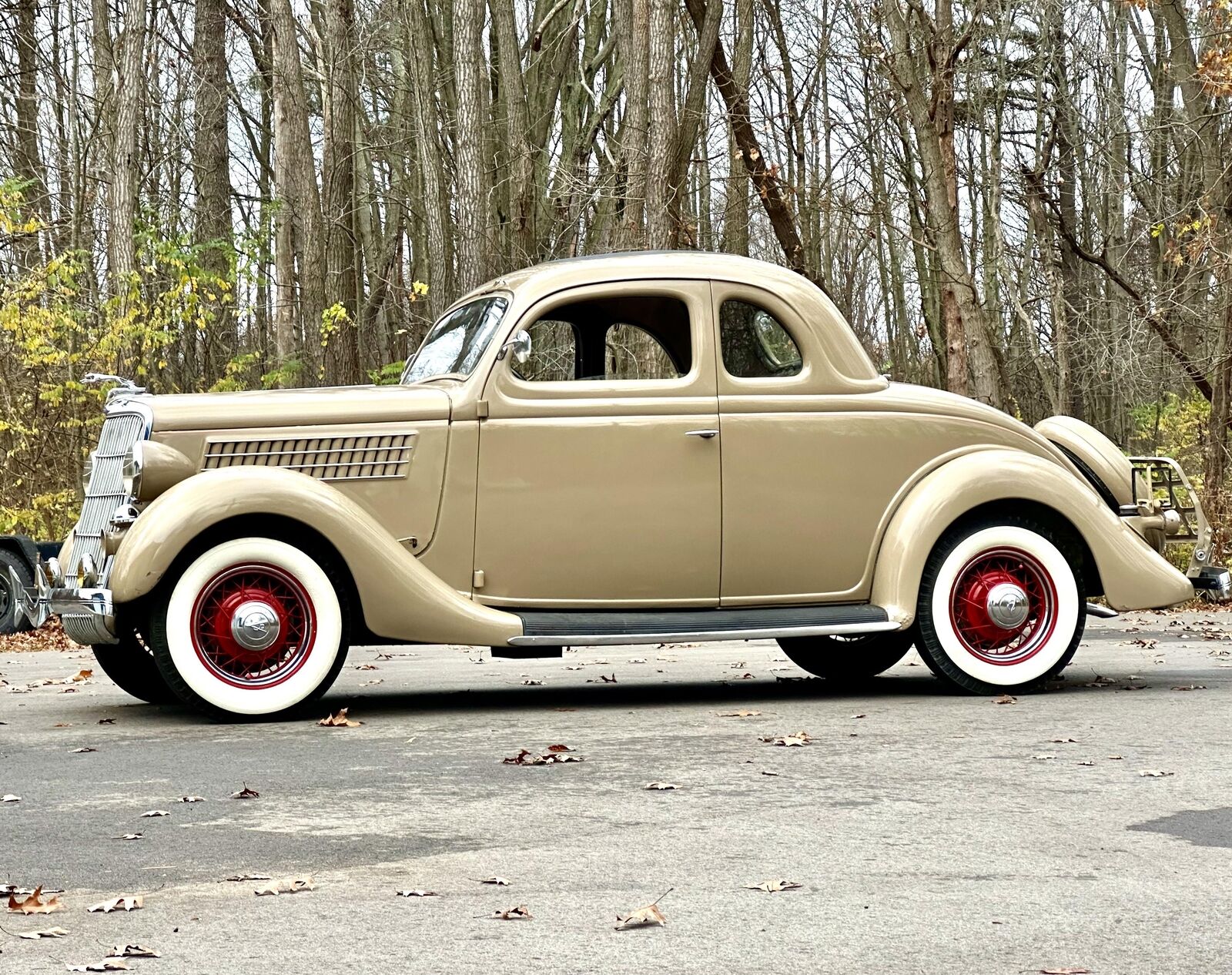 Ford-Model-48-Deluxe-1935-8