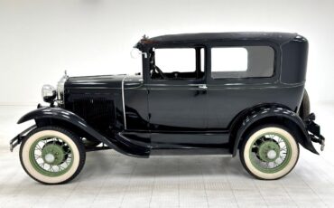 Ford-Model-A-Berline-1930-1