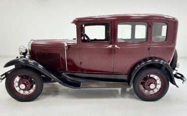 Ford-Model-A-Berline-1930-1