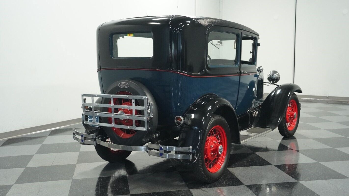 Ford-Model-A-Berline-1930-10