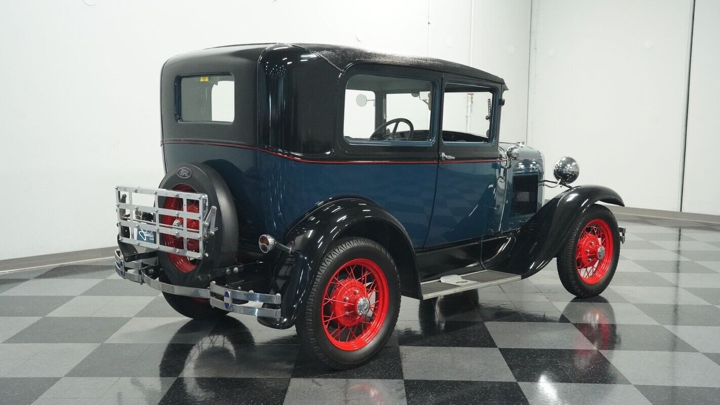 Ford-Model-A-Berline-1930-11