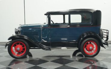 Ford-Model-A-Berline-1930-2