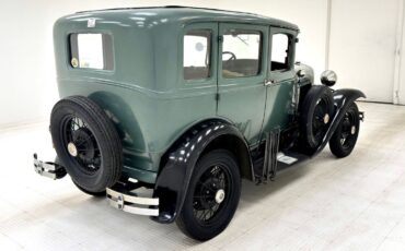 Ford-Model-A-Berline-1930-4