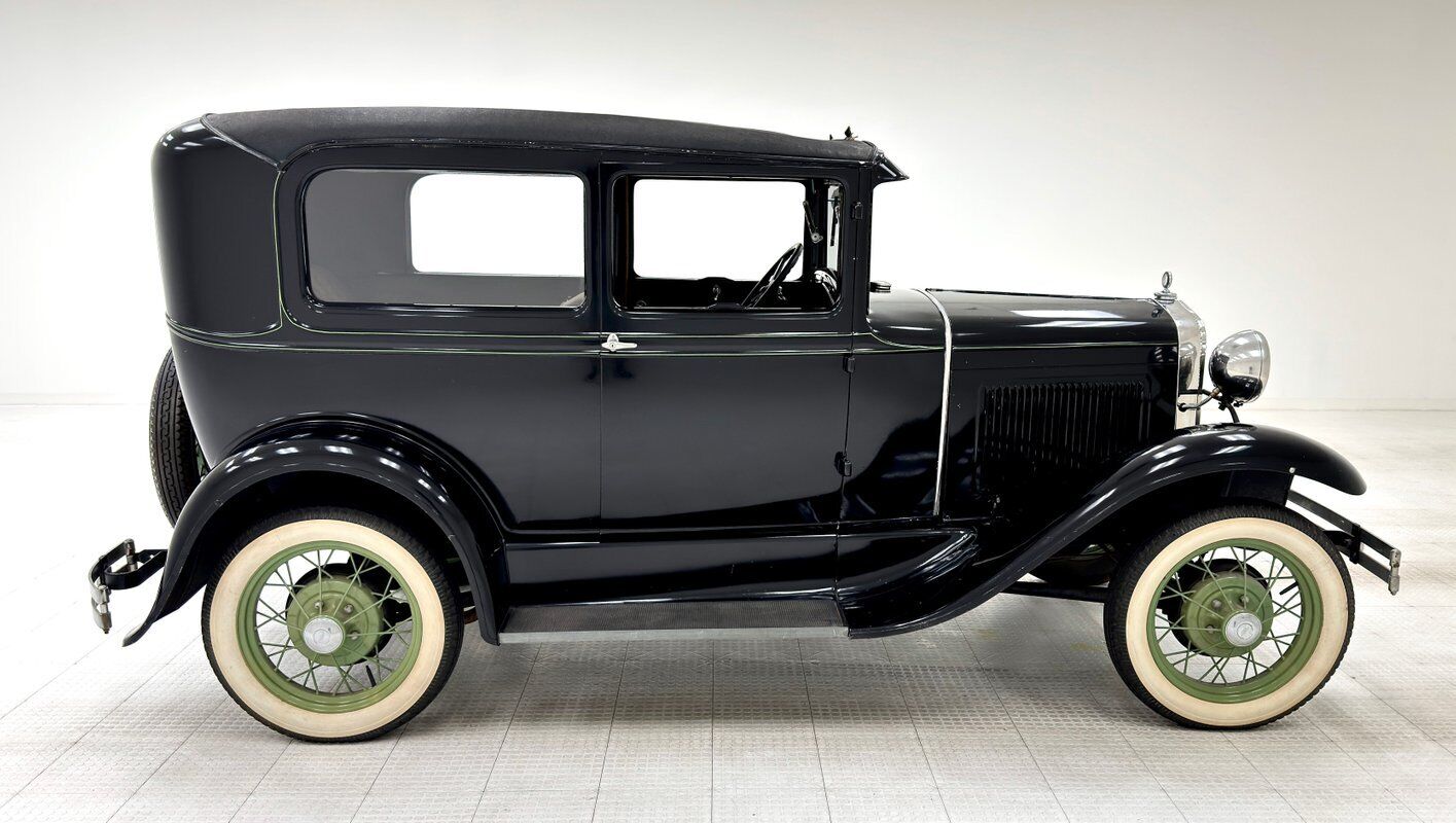 Ford-Model-A-Berline-1930-5