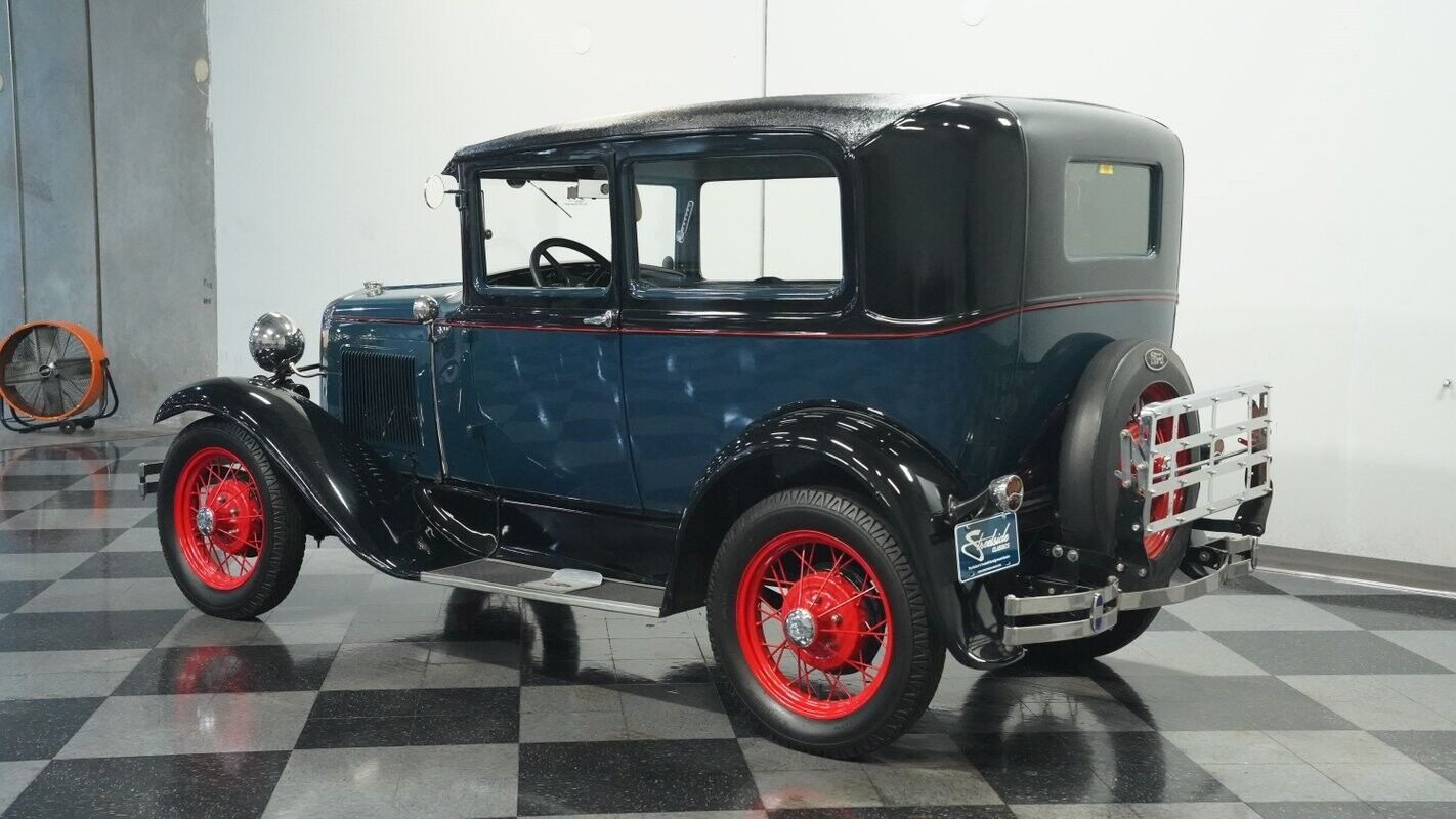 Ford-Model-A-Berline-1930-7