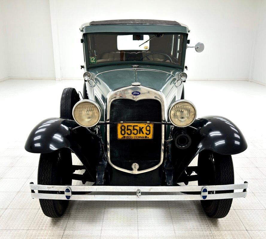 Ford-Model-A-Berline-1930-7