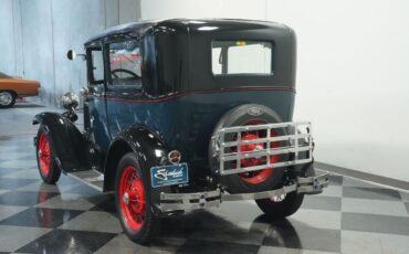 Ford-Model-A-Berline-1930-8