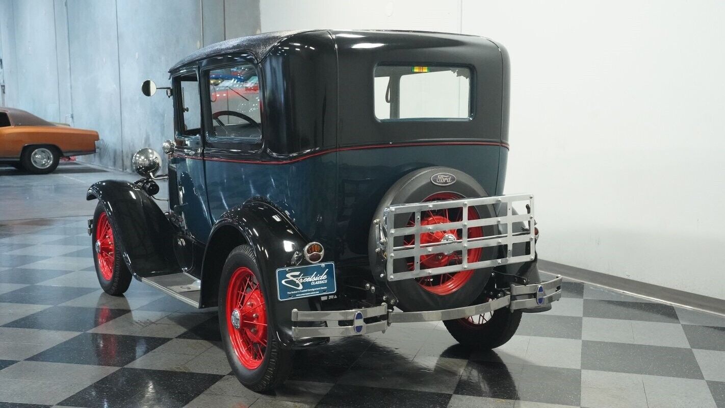 Ford-Model-A-Berline-1930-8