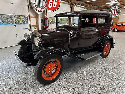 Ford-Model-A-Berline-1931-23