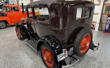 Ford-Model-A-Berline-1931-28