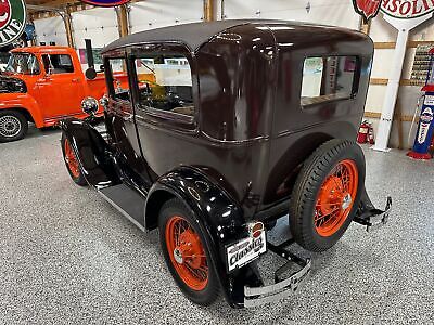 Ford-Model-A-Berline-1931-28