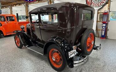 Ford-Model-A-Berline-1931-4