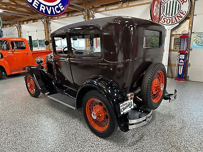 Ford-Model-A-Berline-1931-4