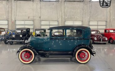 Ford-Model-A-Coupe-1928-3