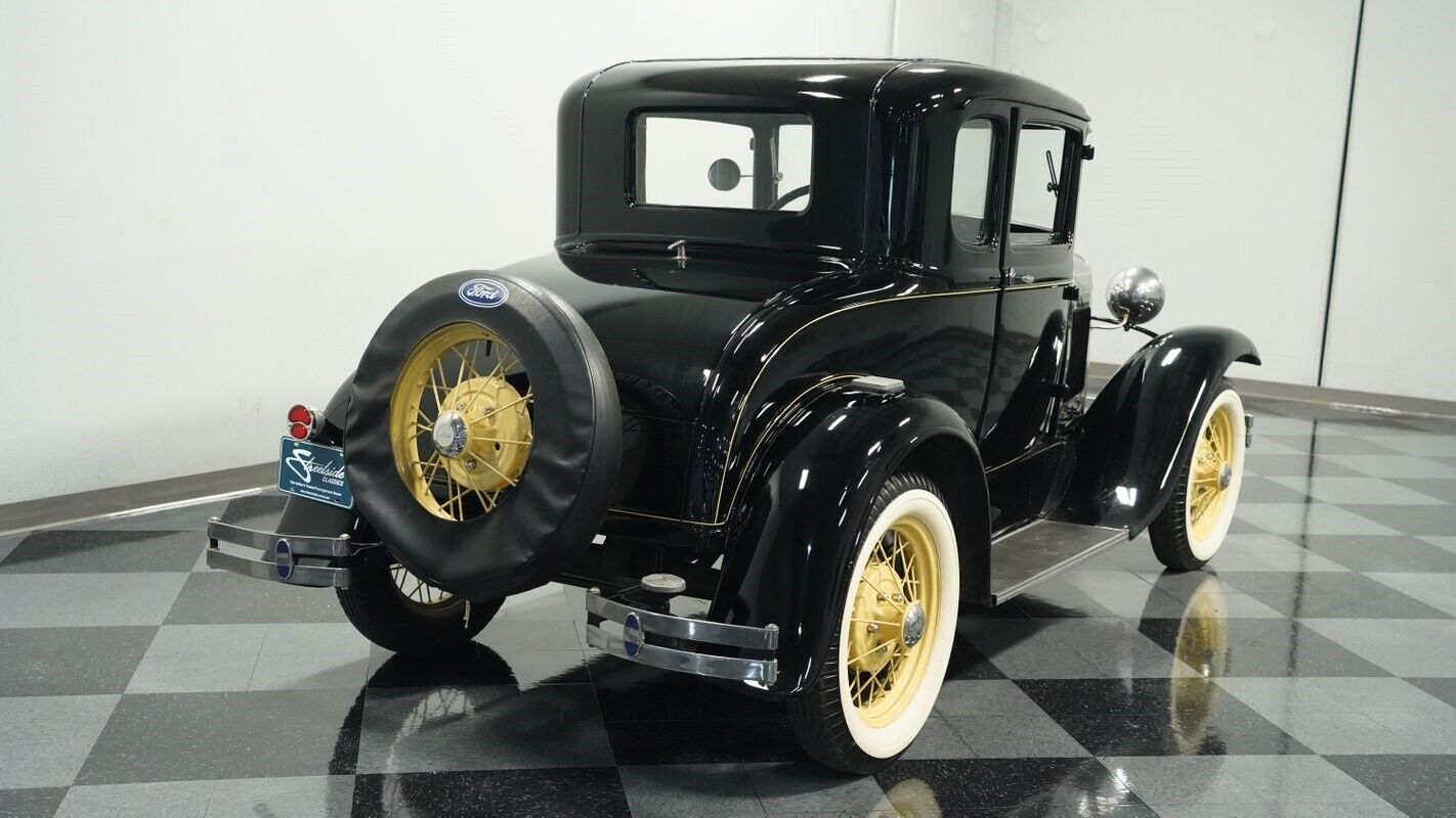 Ford-Model-A-Coupe-1930-10