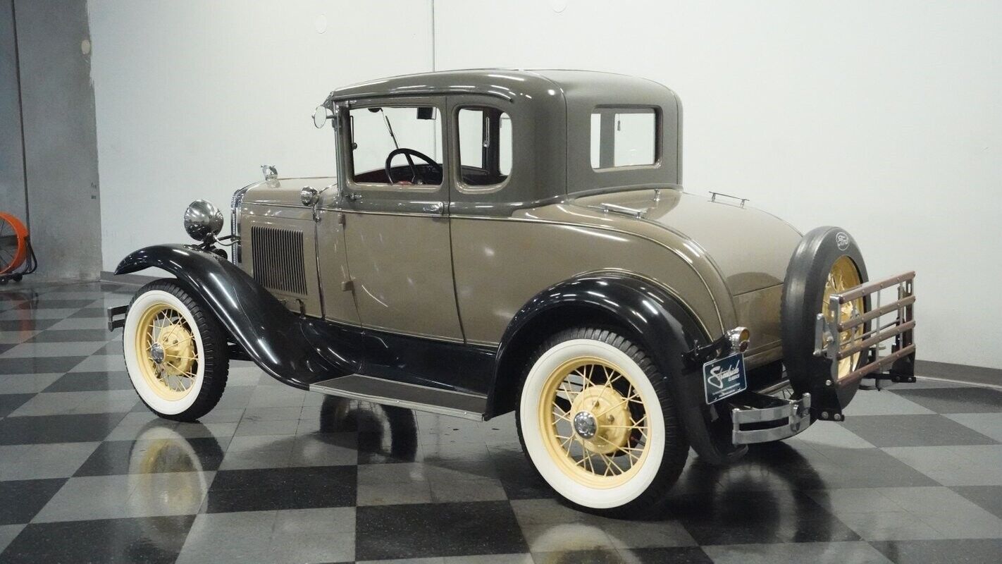 Ford-Model-A-Coupe-1930-7