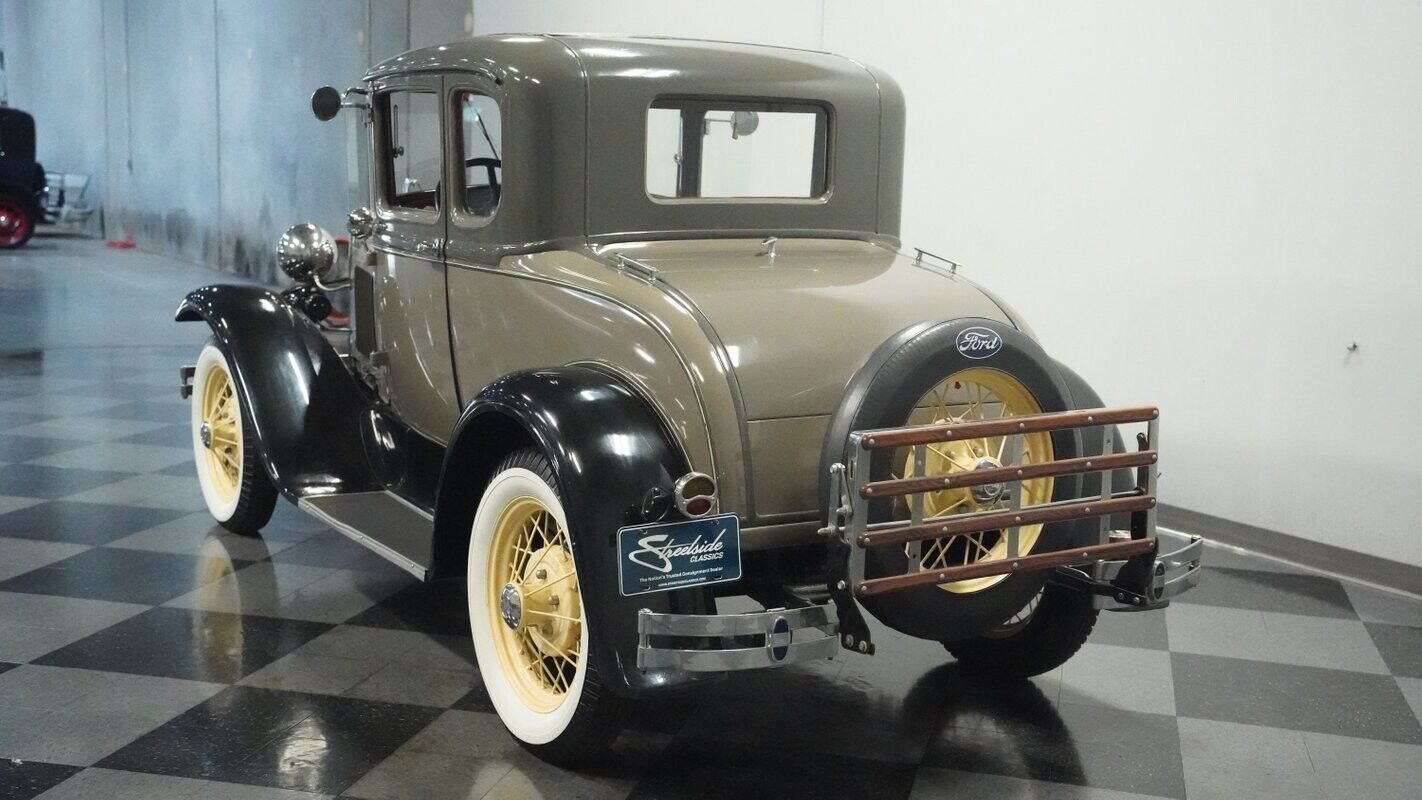 Ford-Model-A-Coupe-1930-8