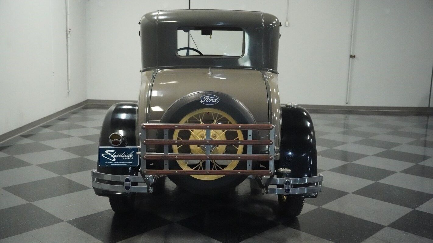 Ford-Model-A-Coupe-1930-9