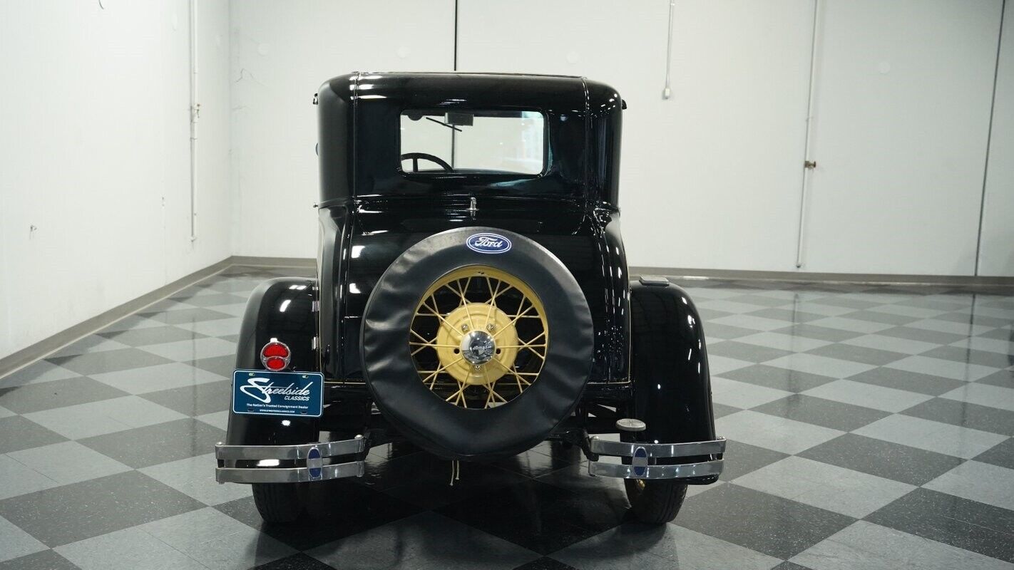 Ford-Model-A-Coupe-1930-9