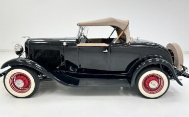 Ford-Model-B-Cabriolet-1932-1