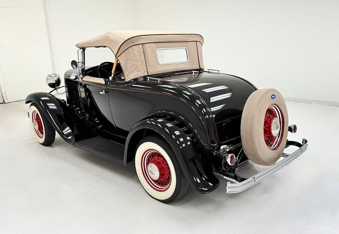 Ford-Model-B-Cabriolet-1932-2