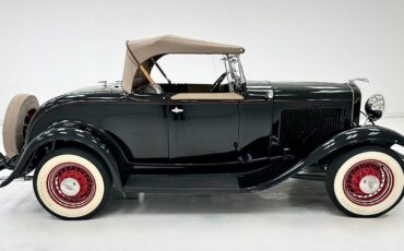 Ford-Model-B-Cabriolet-1932-4