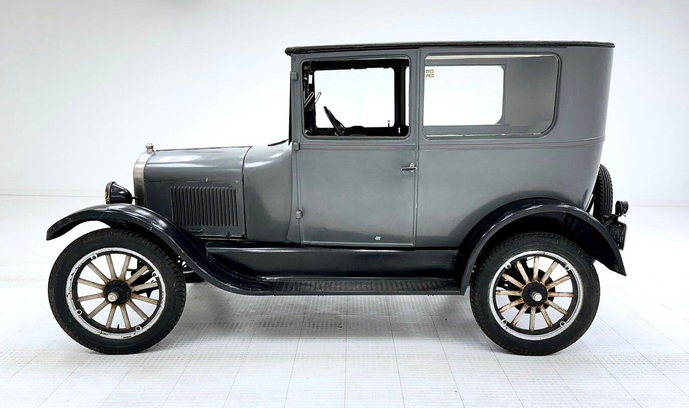 Ford-Model-T-Berline-1927-1