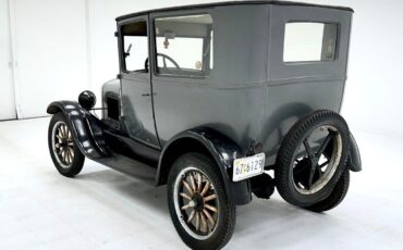 Ford-Model-T-Berline-1927-2