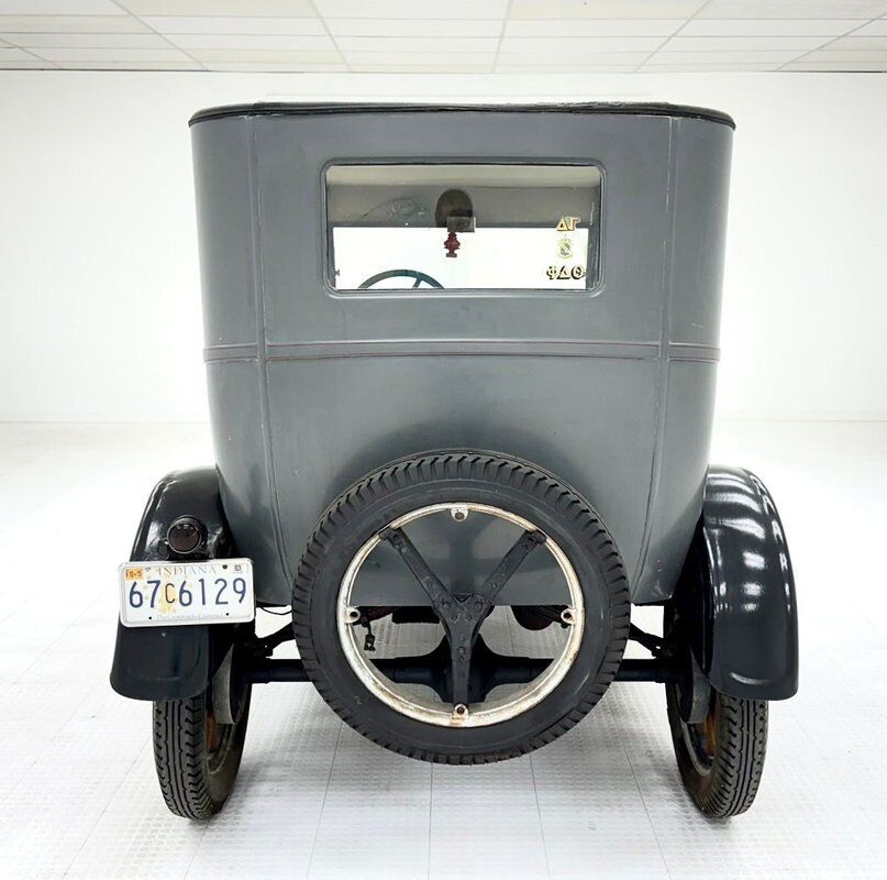 Ford-Model-T-Berline-1927-3