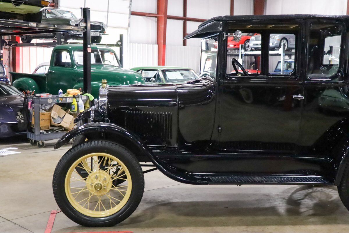 Ford-Model-T-Coupe-1926-2