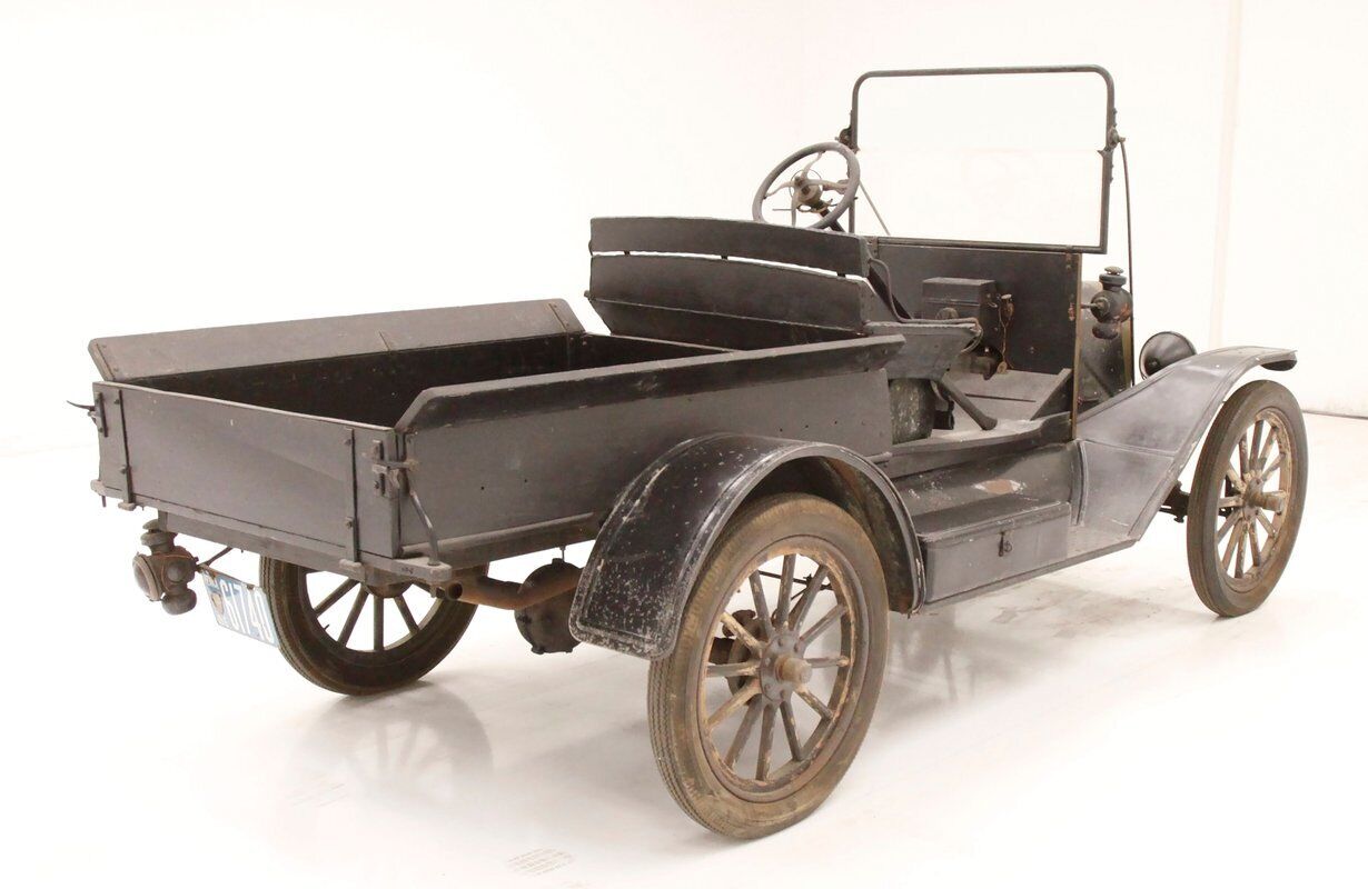 Ford-Model-T-Pickup-1915-3