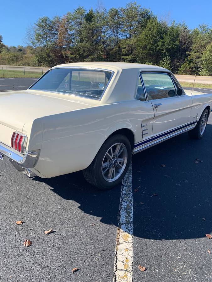 Ford-Mustang-1965-1