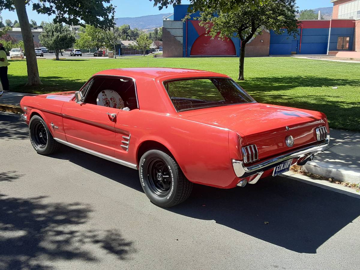 Ford-Mustang-1966-1