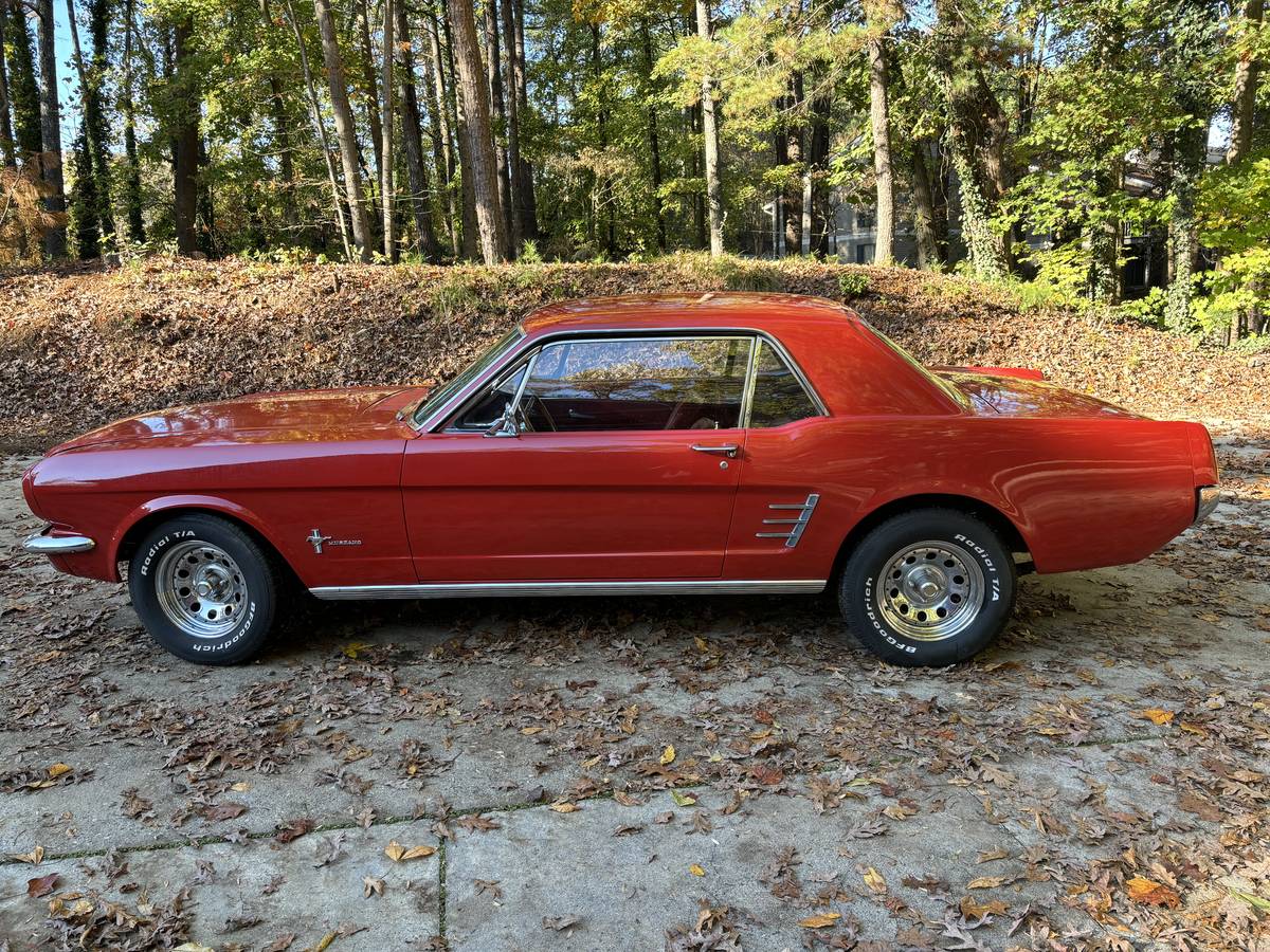 Ford-Mustang-1966-1