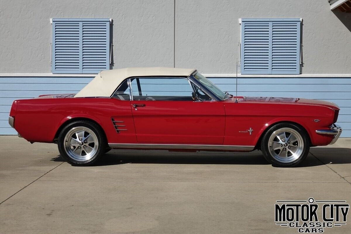 Ford-Mustang-1966-3