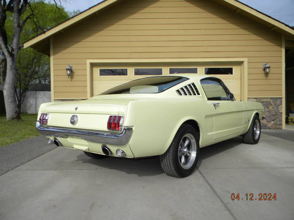 Ford-Mustang-1966-9