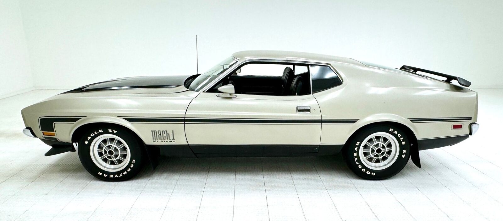 Ford-Mustang-1971-1